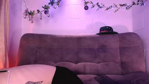 Snapshot of danita_veelz chatting on December 16, 8:20 am danita_veelz online show from December 16, 8:20 am