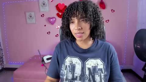 Snapshot of danna_berry chatting on February 19, 6:54 pm DannaBerry online show from February 19, 6:54 pm
