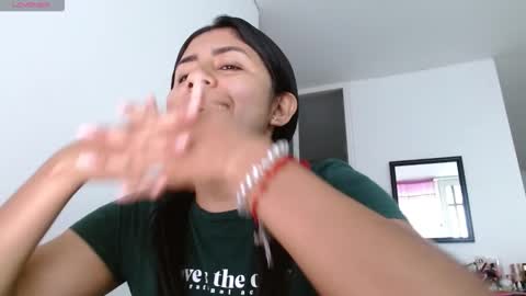 Danna online show from December 4, 8:31 pm