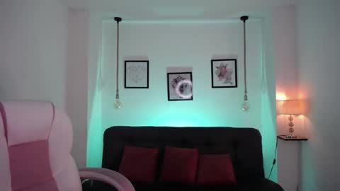 Snapshot of danna_rouse_ chatting on October 18, 9:49 pm Danna online show from October 18, 9:49 pm