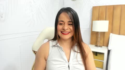 Snapshot of daphne81_ chatting on February 19, 2:23 am Daphne online show from February 19, 2:23 am