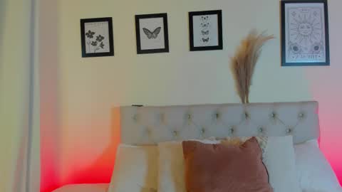 Antonella Mora online show from February 19, 1:21 pm