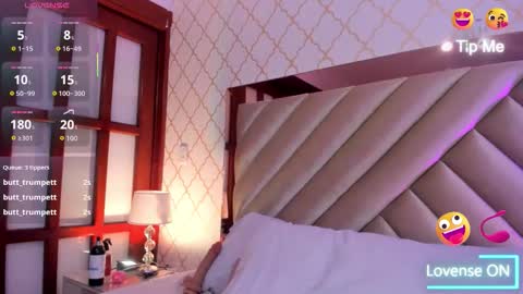 Daphne Bridge online show from October 23, 8:59 pm