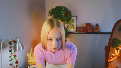 Snapshot of darceyheyd chatting on October 18, 4:59 am Kami online show from October 18, 4:59 am