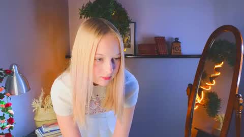 Snapshot of darceyheyd chatting on October 19, 5:09 am Kami online show from October 19, 5:09 am
