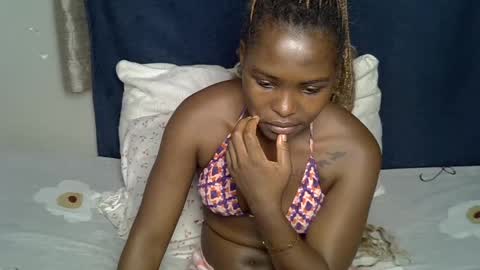 dark_petite_ online show from July 13, 8:37 am