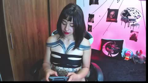 Hi Im Yuri  independent modelhelp me get my 111 hands upuwu online show from November 13, 11:15 pm