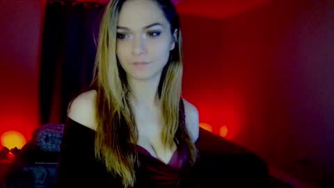 Snapshot of darkskullmistress chatting on February 12, 4:23 am roseredgoddess online show from February 12, 4:23 am