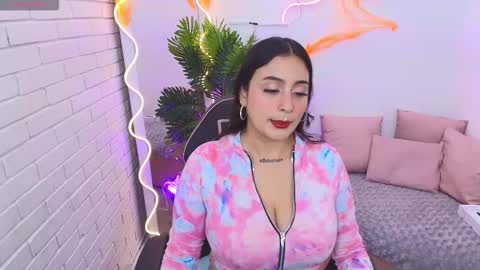 Snapshot of darling_tay chatting on October 13, 3:31 am Darling online show from October 13, 3:31 am