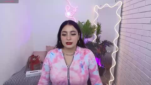 Snapshot of darling_tay chatting on October 7, 3:00 am Darling online show from October 7, 3:00 am