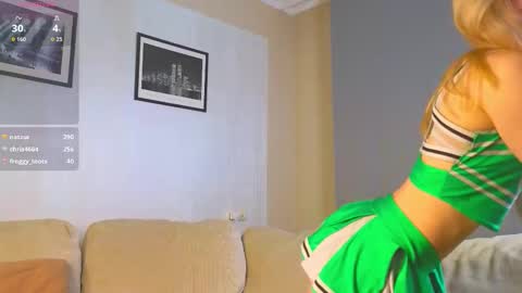 DarslyCat online show from October 17, 6:22 pm