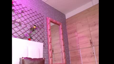 Snapshot of dayse_martinez chatting on March 1, 12:56 pm Dayse online show from March 1, 12:56 pm