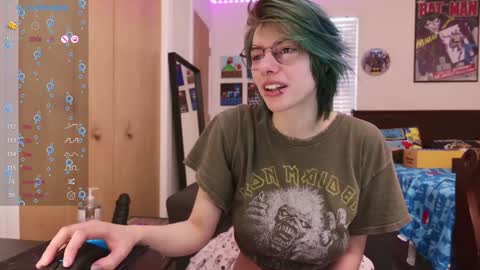 Snapshot of deadratsoup chatting on January 23, 4:05 pm Rat online show from January 23, 4:05 pm