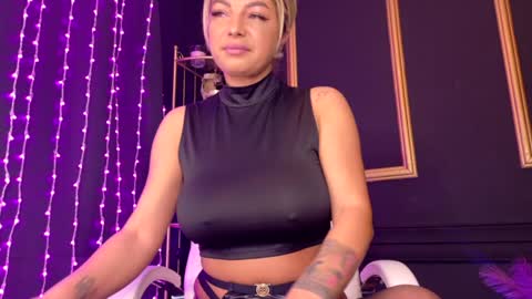 Snapshot of deeadiamond chatting on December 18, 6:10 am Deea online show from December 18, 6:10 am
