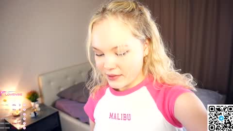 Betty 1900 - 0330 UTC  Rest    online show from December 25, 7:13 pm