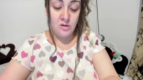 Snapshot of deliciousbutt chatting on December 6, 1:55 pm Monica or Moni online show from December 6, 1:55 pm