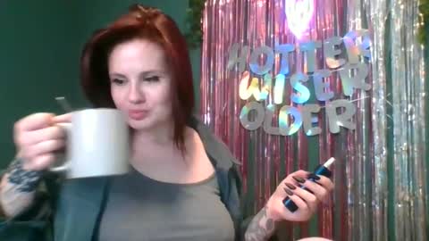 dellacrush_ online show from February 12, 10:14 am