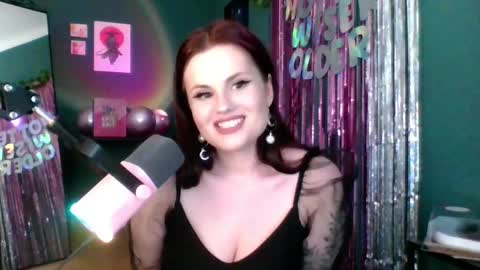 dellacrush_ online show from March 3, 2:31 pm