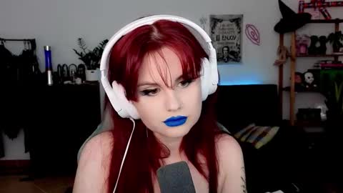 dellacrush_ online show from February 3, 6:56 pm