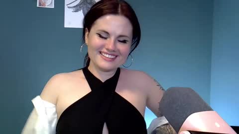 dellacrush_ online show from February 20, 9:20 pm