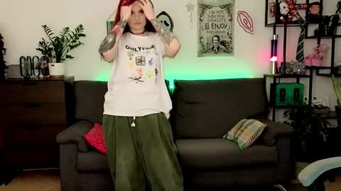 dellacrush_ online show from February 11, 7:26 pm