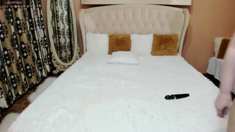 Snapshot of dellicioussepussy chatting on December 7, 10:06 pm Mire online show from December 7, 10:06 pm