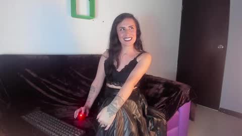 Snapshot of demi__moore_ chatting on February 7, 2:29 am DEMI MOORE online show from February 7, 2:29 am