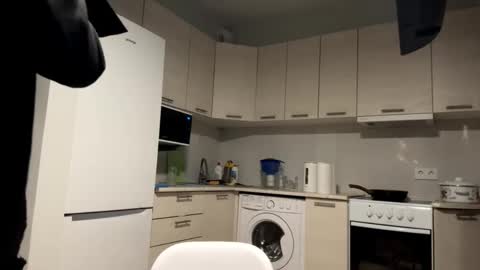 Denni online show from November 2, 3:37 pm