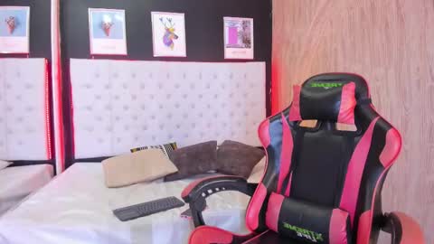 dennyzeans online show from December 20, 11:25 am