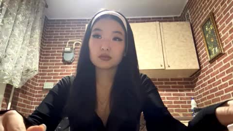 Emma online show from November 11, 2:25 pm