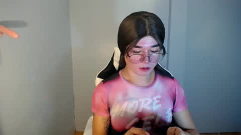 Snapshot of desirable_lorinexx chatting on January 6, 5:59 pm LORINE online show from January 6, 5:59 pm