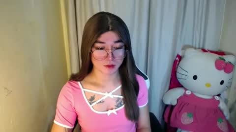 Snapshot of desirable_lorinexx chatting on February 23, 7:23 pm LORINE online show from February 23, 7:23 pm