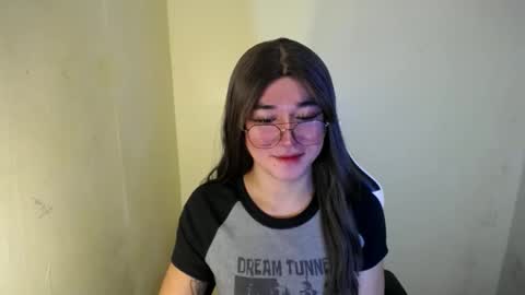 Snapshot of desirable_lorinexx chatting on February 19, 12:33 pm LORINE online show from February 19, 12:33 pm