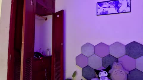 TORI AND MR. BEAR online show from January 11, 8:25 pm