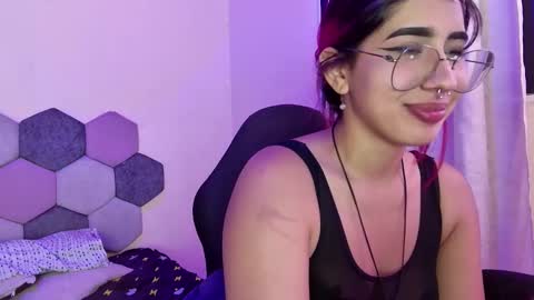 TORI AND MR. BEAR online show from February 7, 6:23 pm