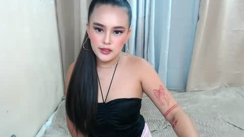 desireedreams_ online show from June 19, 5:49 pm