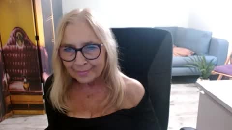 S O F I A online show from October 12, 3:03 pm