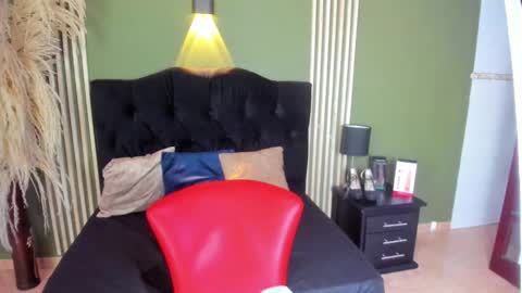 Snapshot of desiring__angel chatting on February 25, 11:32 am Desiring Angel online show from February 25, 11:32 am