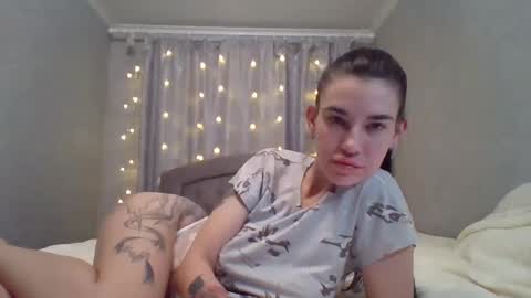 Snapshot of diamond_dana chatting on December 23, 12:14 am Diamond Dana online show from December 23, 12:14 am