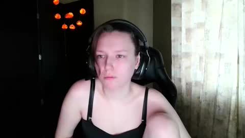 diana_back3 online show from December 19, 11:13 am