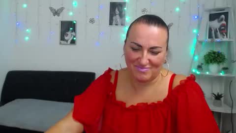 Snapshot of dianamgg chatting on October 1, 5:56 am Diana online show from October 1, 5:56 am