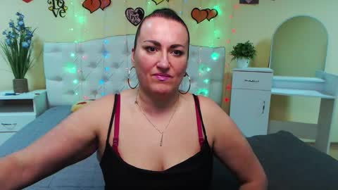 Snapshot of dianamgg chatting on March 12, 7:02 am Diana online show from March 12, 7:02 am