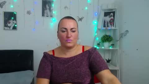 Snapshot of dianamgg chatting on October 9, 6:28 am Diana online show from October 9, 6:28 am