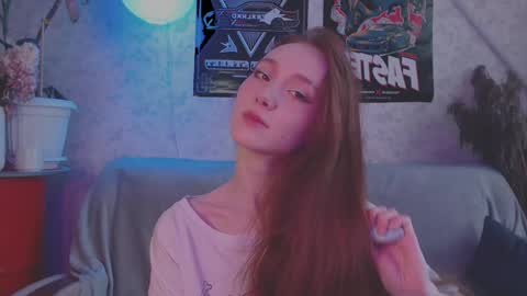 Hi im Alice 3 Im usualy online 03-10 or 17-21 UTC0 online show from February 9, 11:58 am