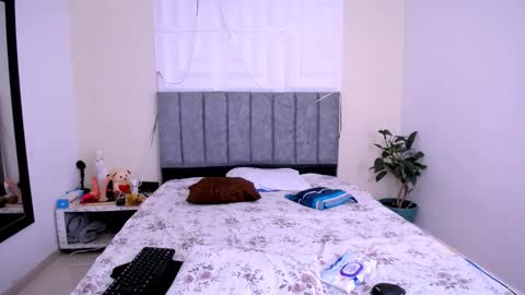 DINA online show from February 5, 7:06 pm