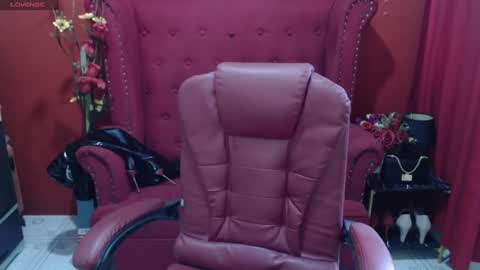 LatexQueen online show from February 4, 11:59 pm