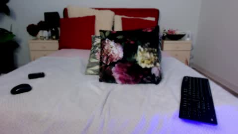 Chloe online show from March 31, 9:09 am