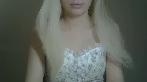 DitaMilton online show from March 3, 3:59 pm