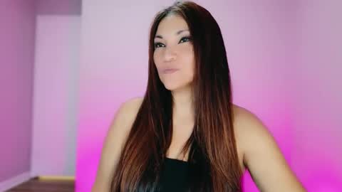 Snapshot of divinelynn chatting on October 24, 1:18 pm DivineLynn online show from October 24, 1:18 pm