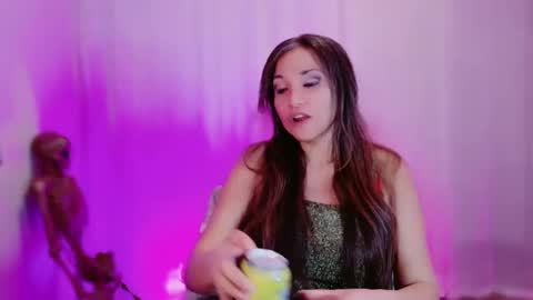 Snapshot of divinelynn chatting on February 7, 12:28 pm DivineLynn online show from February 7, 12:28 pm